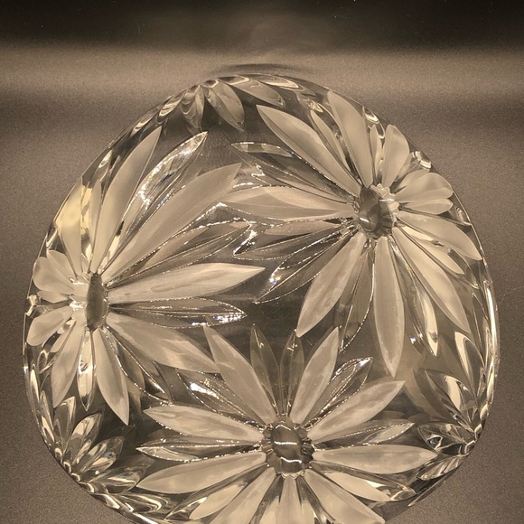 Large 9” Sunflower crystal decorative bowl 24%pbO made in western Germany - Picture 6 of 6